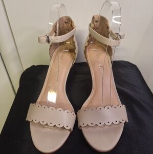 Kelly& Katie Women's Cream 2.5" Sandals "JASMYN" Size 6.5